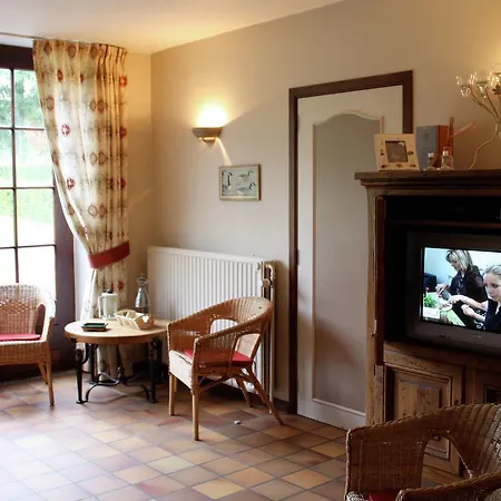 Holiday Home For 10 People Set In Castle Grounds