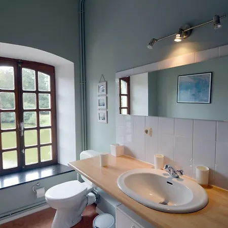 Holiday Home For 10 People Set In Castle Grounds