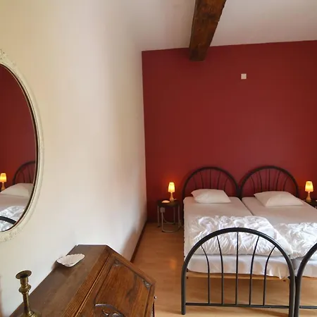 Holiday Home For 10 People Set In Castle Grounds *