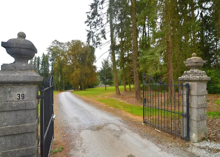 Elegant Castle Stay, Havelange Hébergement de vacances