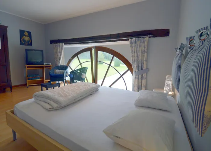 Elegant Castle Stay, Havelange *